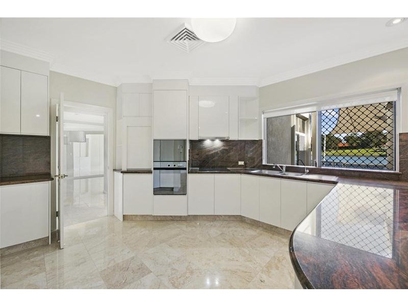 145 Commodore Drive, Paradise Waters QLD 4217