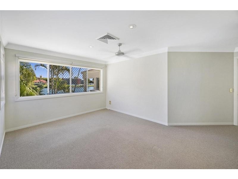 145 Commodore Drive, Paradise Waters QLD 4217