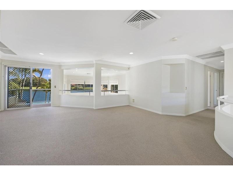 145 Commodore Drive, Paradise Waters QLD 4217