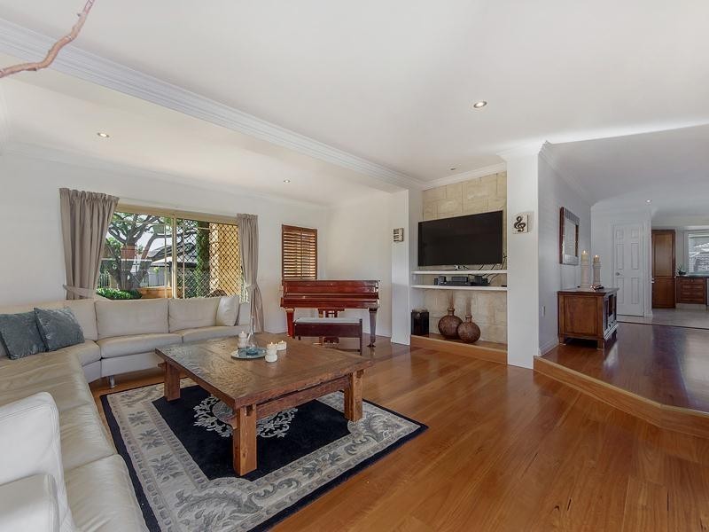 38 Kirralee Drive, Robina QLD 4226