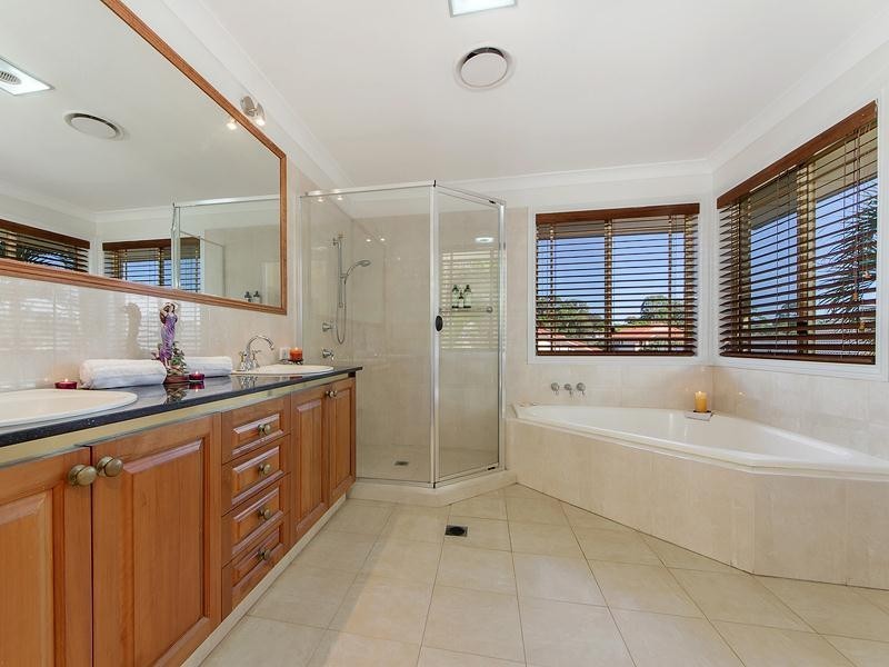 38 Kirralee Drive, Robina QLD 4226