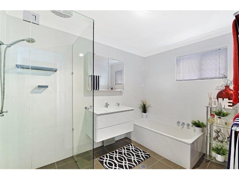 94 Imperial Parade, Labrador QLD 4215