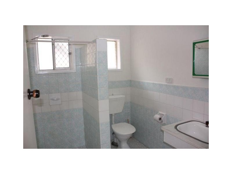 2/6 Weemala Street, Chevron Island QLD 4217