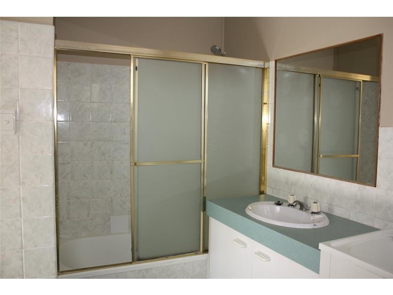 5 Parnoo Street, Chevron Island QLD 4217