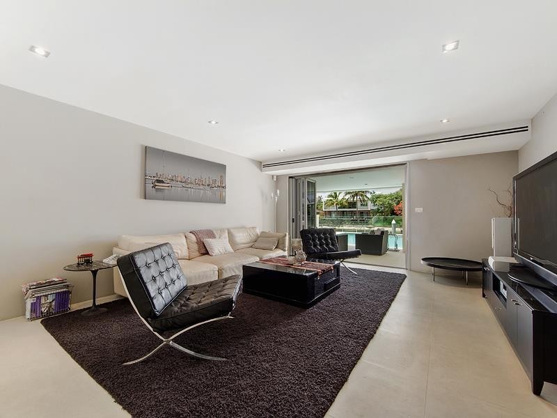 57 Admiralty Drive, Paradise Waters QLD 4217