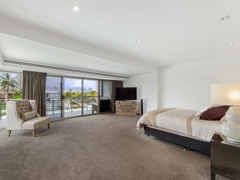 57 Admiralty Drive, Paradise Waters QLD 4217