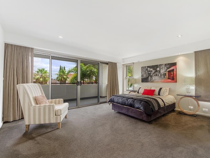 57 Admiralty Drive, Paradise Waters QLD 4217