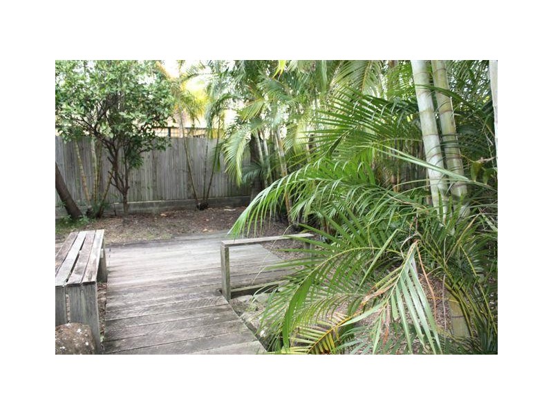 25 Oak Avenue, Surfers Paradise QLD 4217