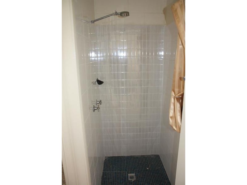 25 Leonard Avenue, Surfers Paradise QLD 4217