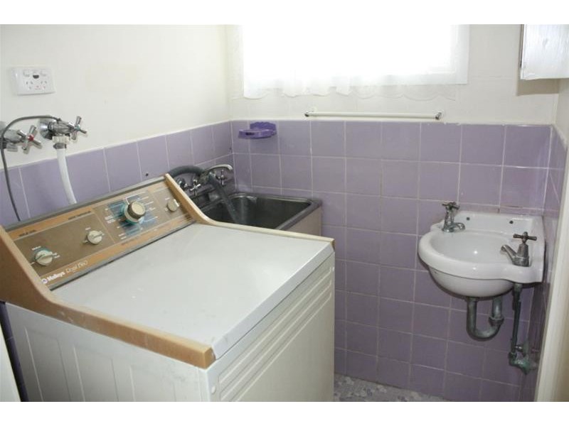 25 Leonard Avenue, Surfers Paradise QLD 4217