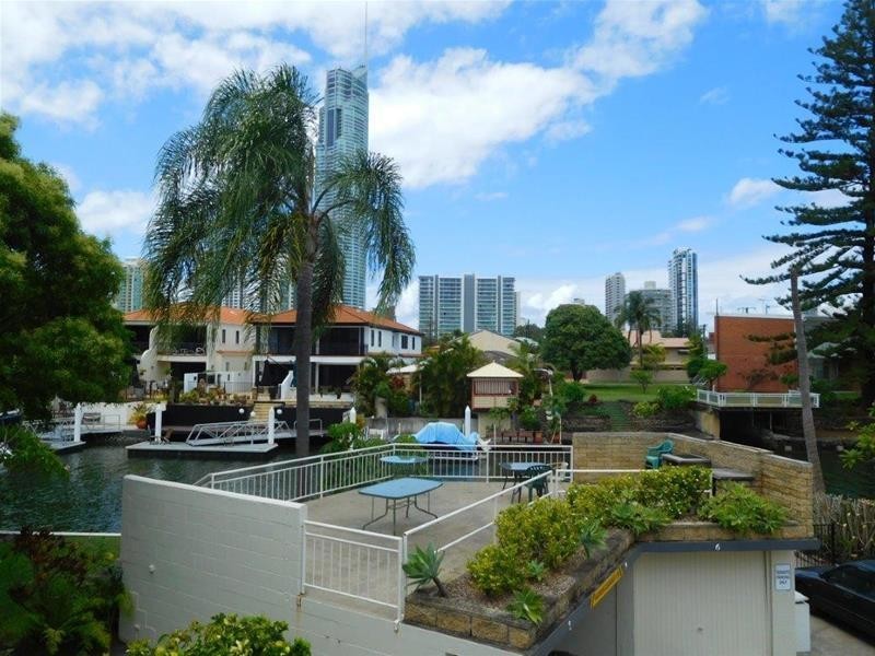 9/5 Holborow Close, Surfers Paradise QLD 4217