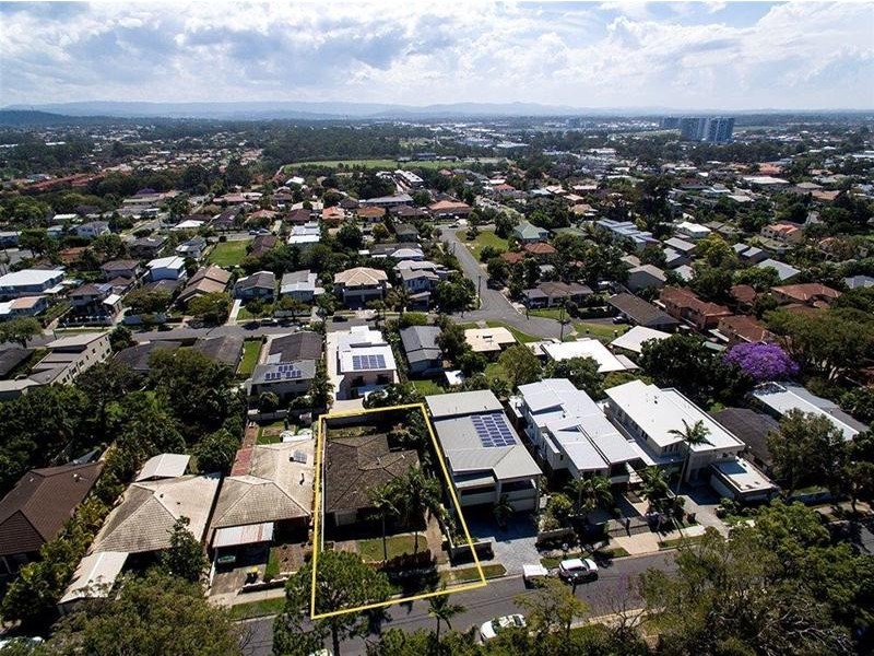 18 Billington Street, Labrador QLD 4215