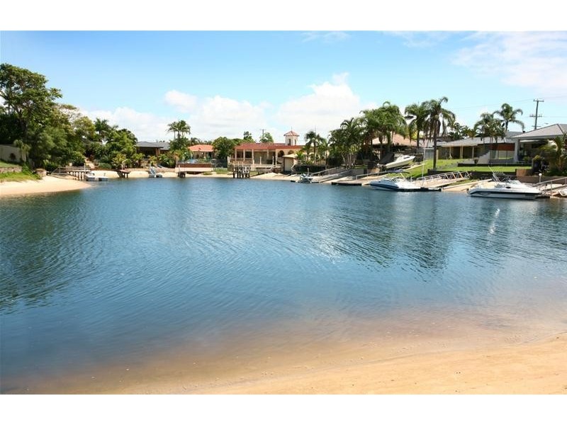 9 Etna Street, Isle Of Capri QLD 4217