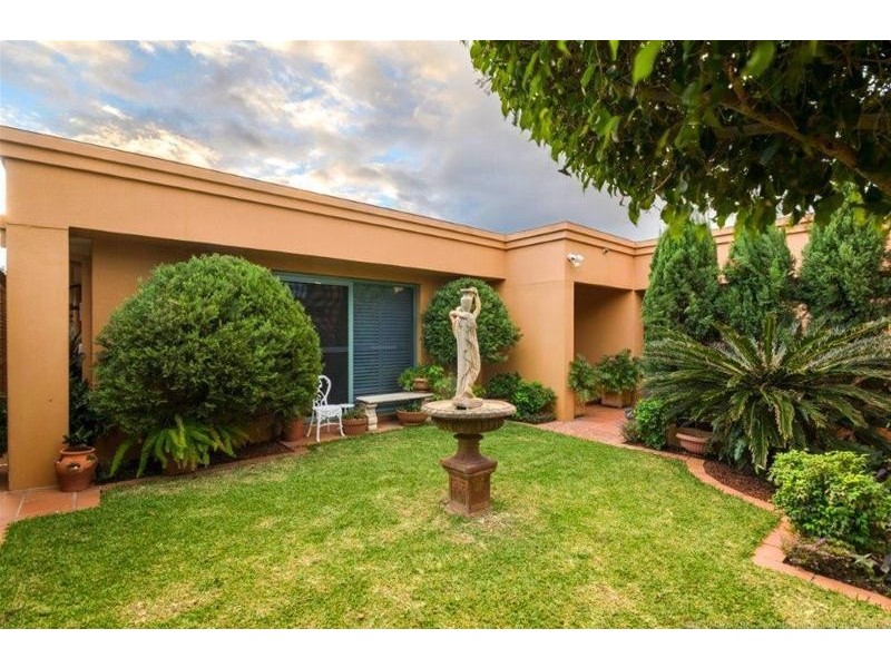 9 Etna Street, Isle Of Capri QLD 4217