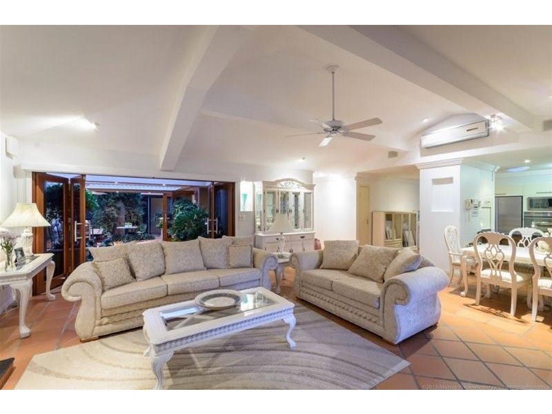 9 Etna Street, Isle Of Capri QLD 4217