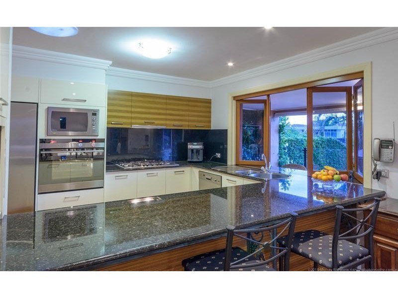 9 Etna Street, Isle Of Capri QLD 4217