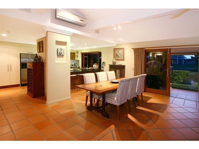 9 Etna Street, Isle Of Capri QLD 4217