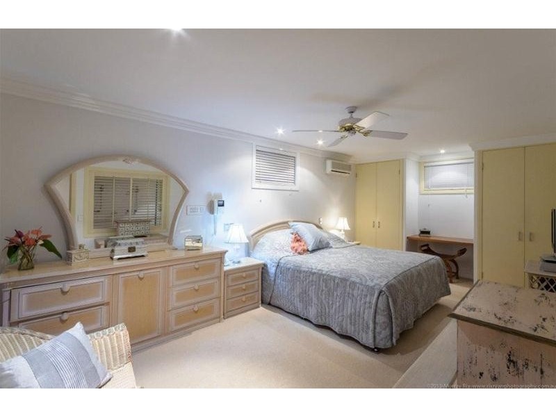 9 Etna Street, Isle Of Capri QLD 4217