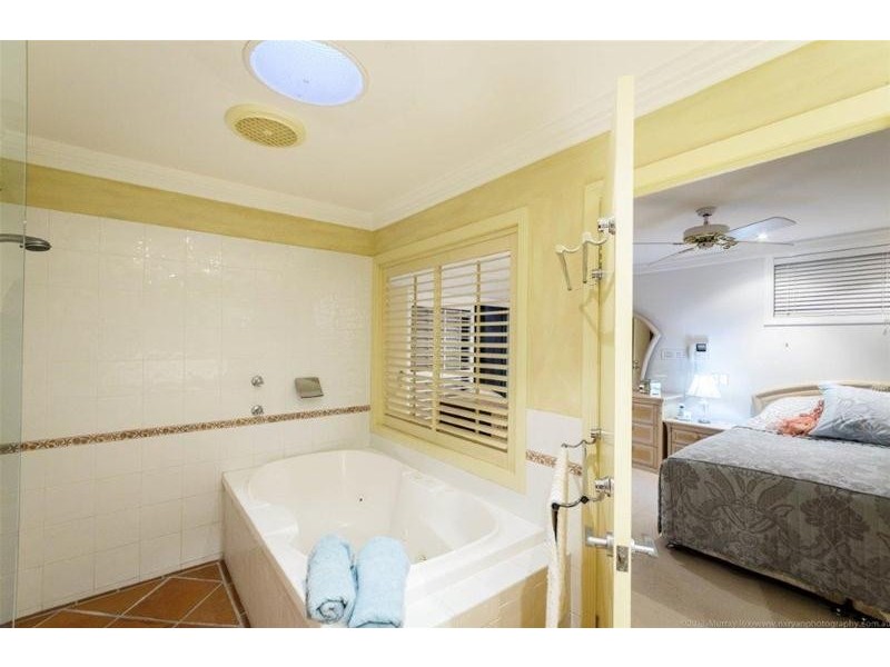 9 Etna Street, Isle Of Capri QLD 4217