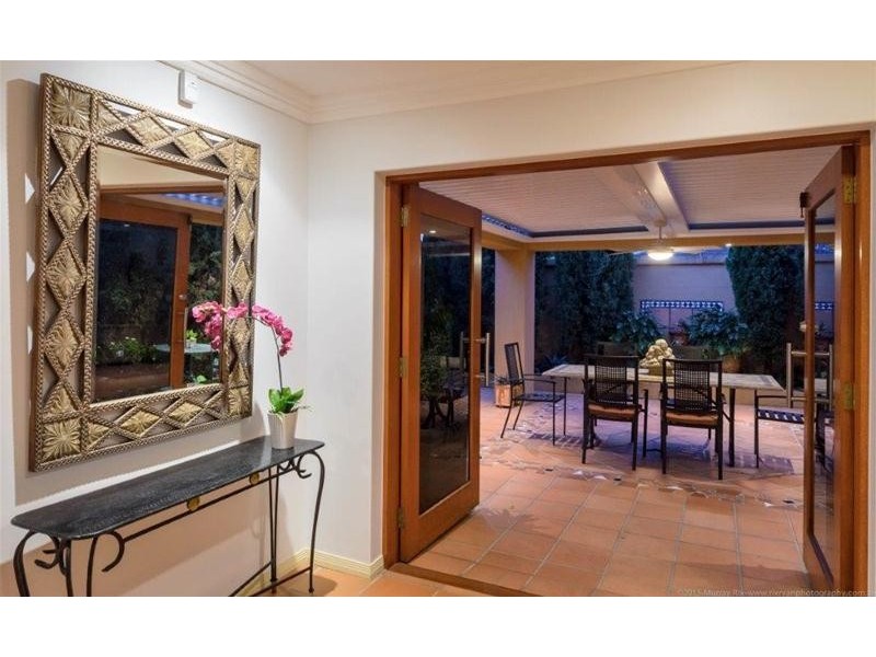 9 Etna Street, Isle Of Capri QLD 4217