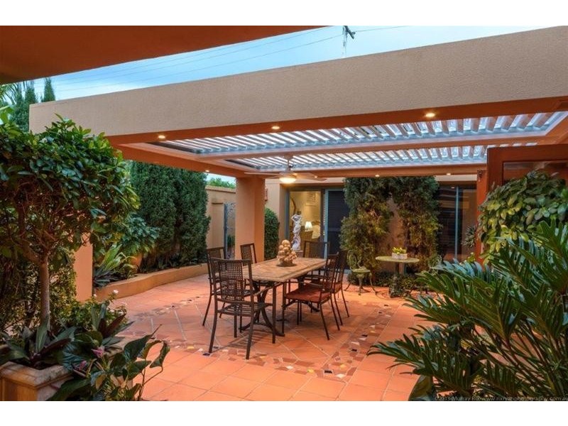 9 Etna Street, Isle Of Capri QLD 4217