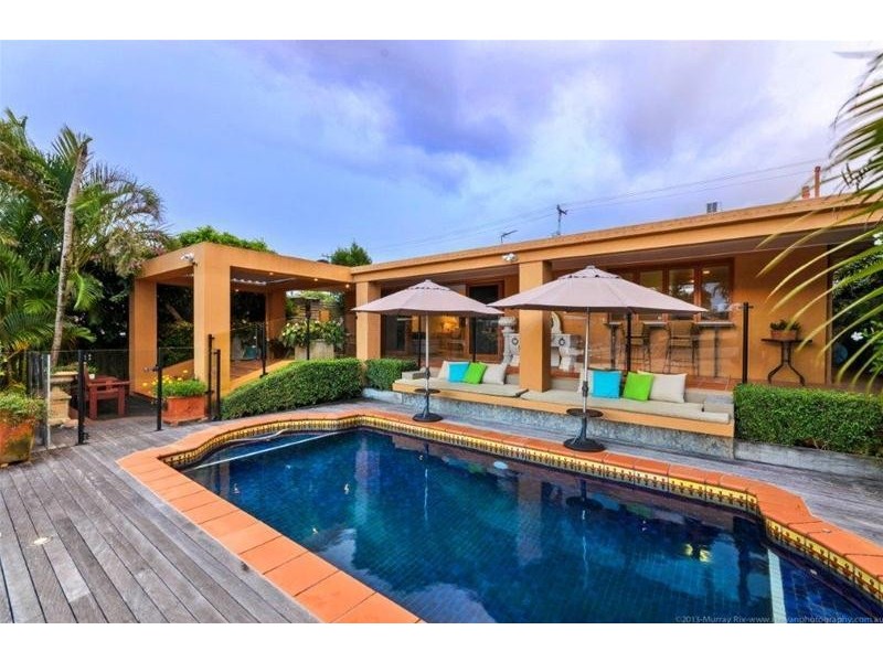 9 Etna Street, Isle Of Capri QLD 4217