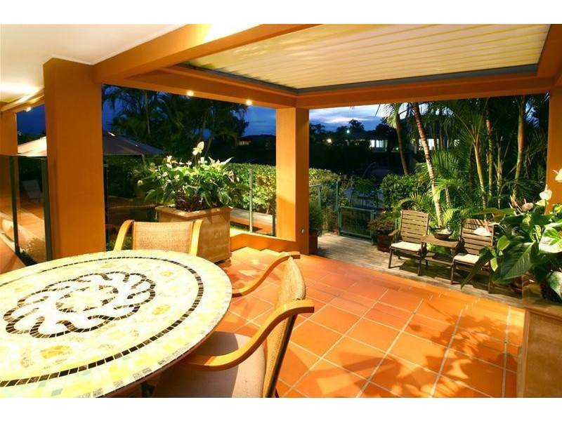 9 Etna Street, Isle Of Capri QLD 4217