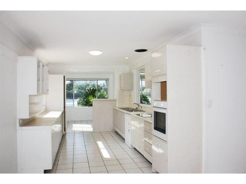 56 Amalfi Drive, Isle Of Capri QLD 4217