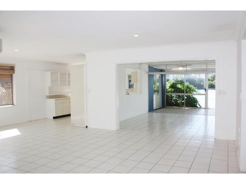 56 Amalfi Drive, Isle Of Capri QLD 4217