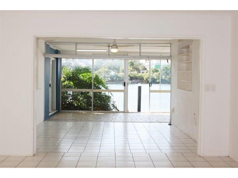 56 Amalfi Drive, Isle Of Capri QLD 4217