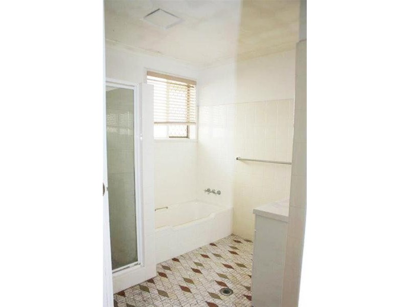 56 Amalfi Drive, Isle Of Capri QLD 4217