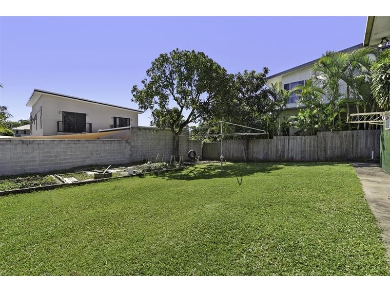 18 Billington Street, Labrador QLD 4215