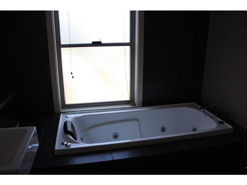 1/6 Anembo Street, Chevron Island QLD 4217