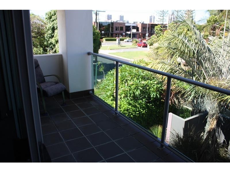 1/6 Anembo Street, Chevron Island QLD 4217