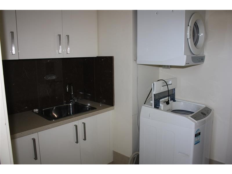 1/6 Anembo Street, Chevron Island QLD 4217