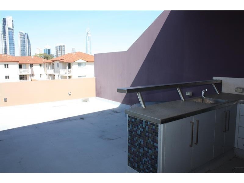 1/6 Anembo Street, Chevron Island QLD 4217