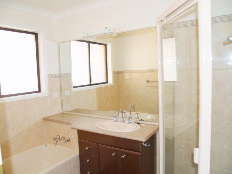 2 Wilga Grove, Ashmore QLD 4214