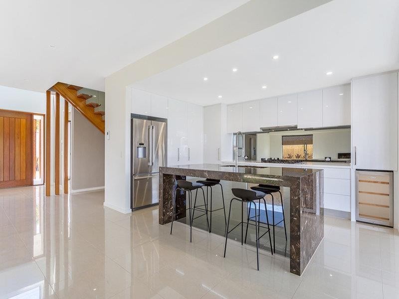 10 Midshipman Court, Paradise Waters QLD 4217