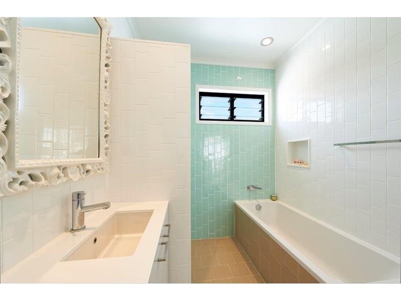 87 Jefferson Lane, Palm Beach QLD 4221