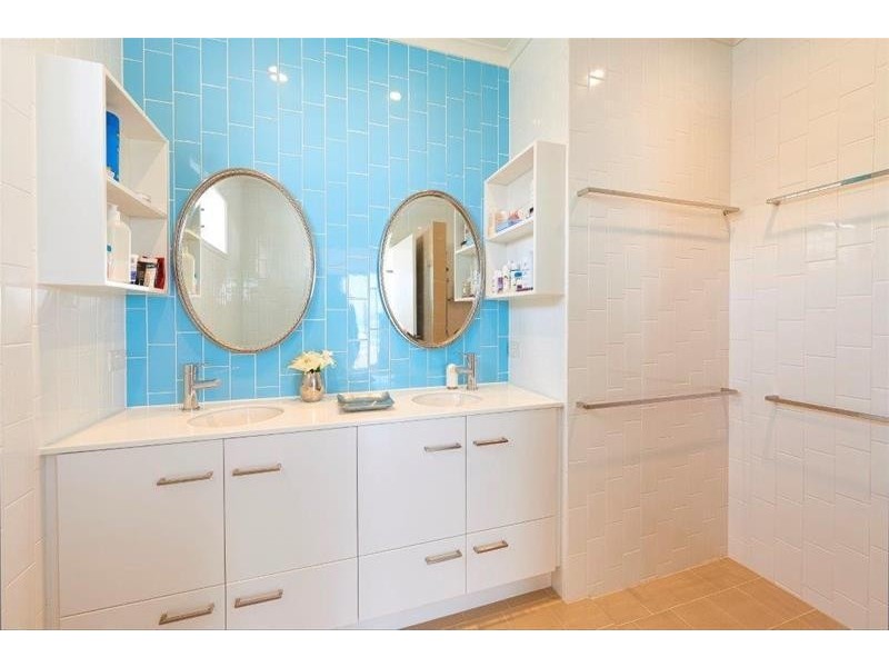 87 Jefferson Lane, Palm Beach QLD 4221