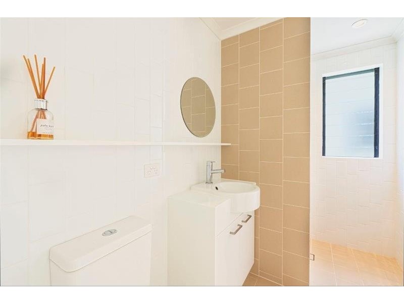 87 Jefferson Lane, Palm Beach QLD 4221