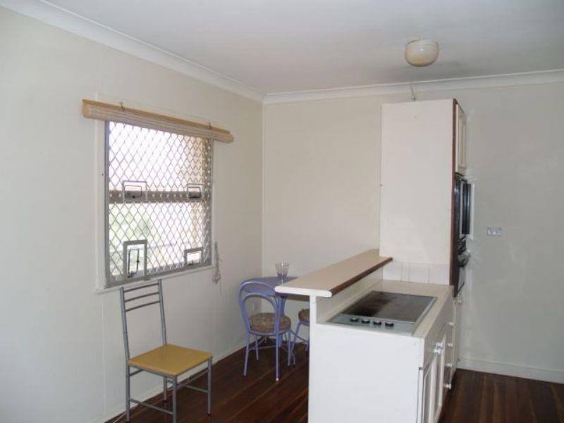 29 Leonard Avenue, Surfers Paradise QLD 4217