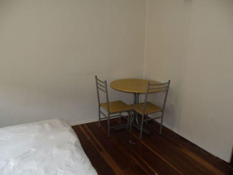 29 Leonard Avenue, Surfers Paradise QLD 4217