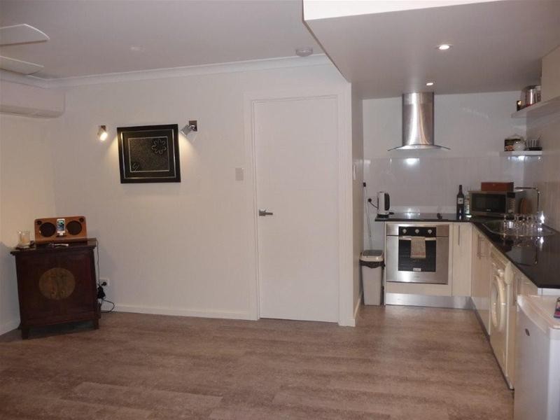 1/5 Holborow Close, Surfers Paradise QLD 4217