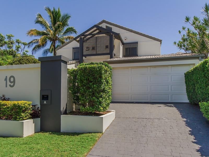 19  Birt Avenue, Budds Beach, Surfers Paradise QLD 4217