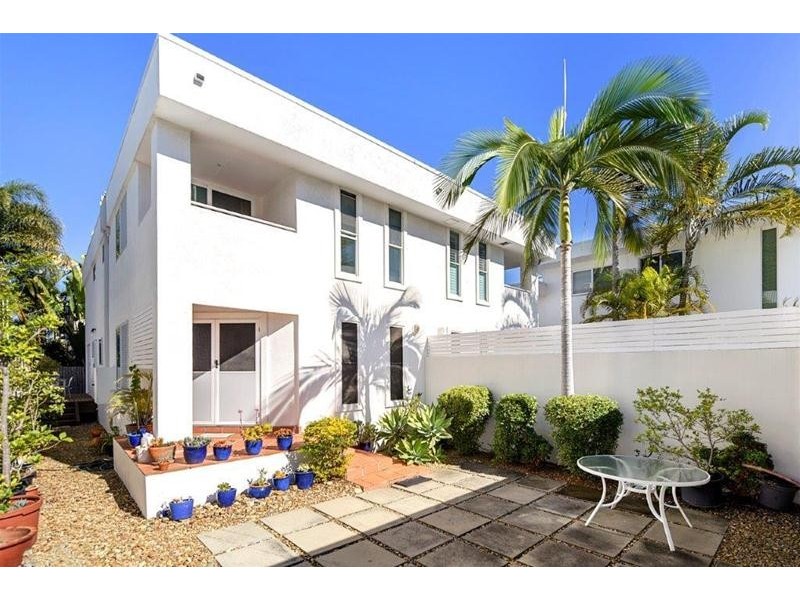 1/24 Norfolk Avenue, Surfers Paradise QLD 4217