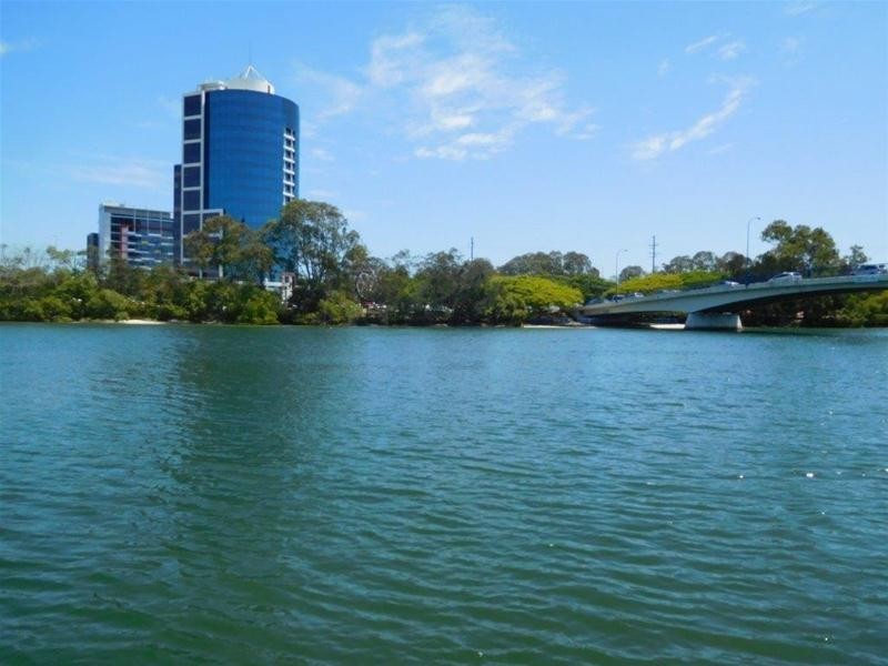 2/191 Stanhill Drive, Chevron Island QLD 4217