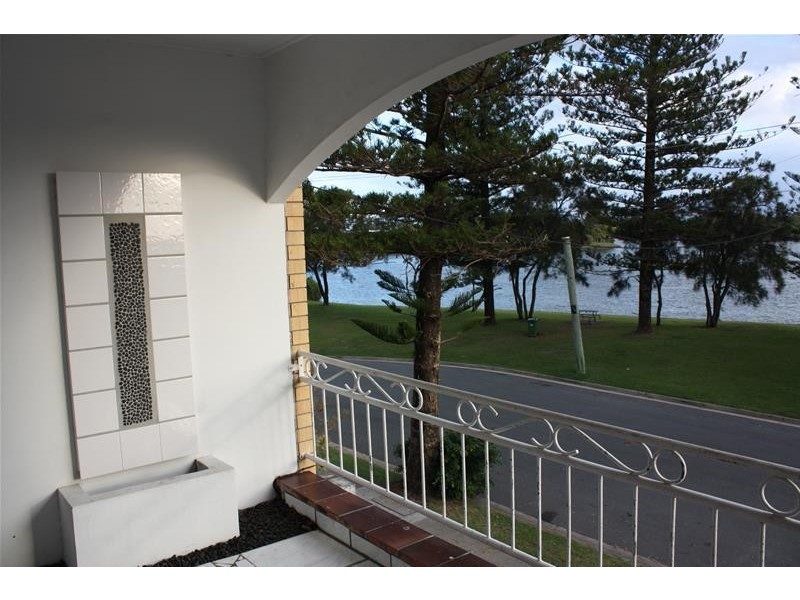 13 Sunset Boulevard, Surfers Paradise QLD 4217