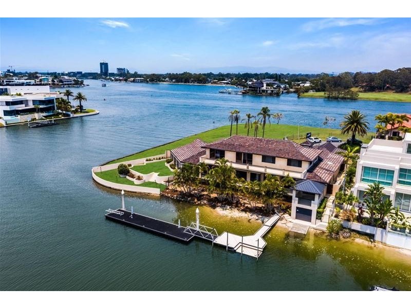 124 Commodore Drive, Paradise Waters QLD 4217