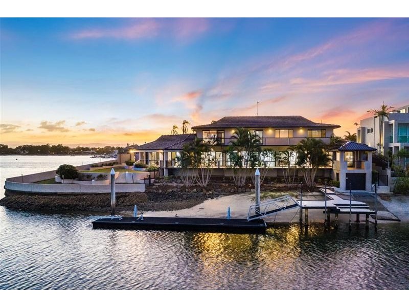 124 Commodore Drive, Paradise Waters QLD 4217